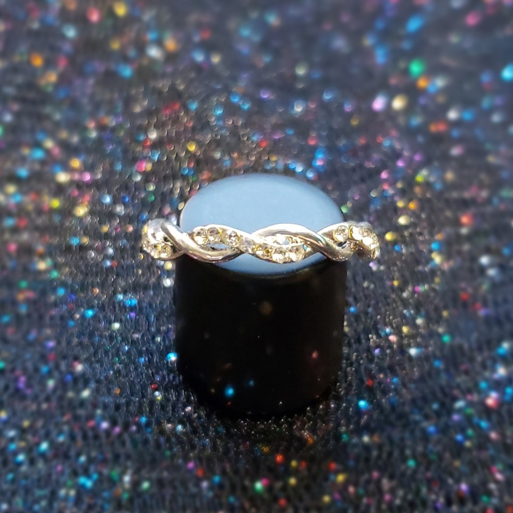 🆕 Sterling & Diamond Crystal Twist Ring 🆕